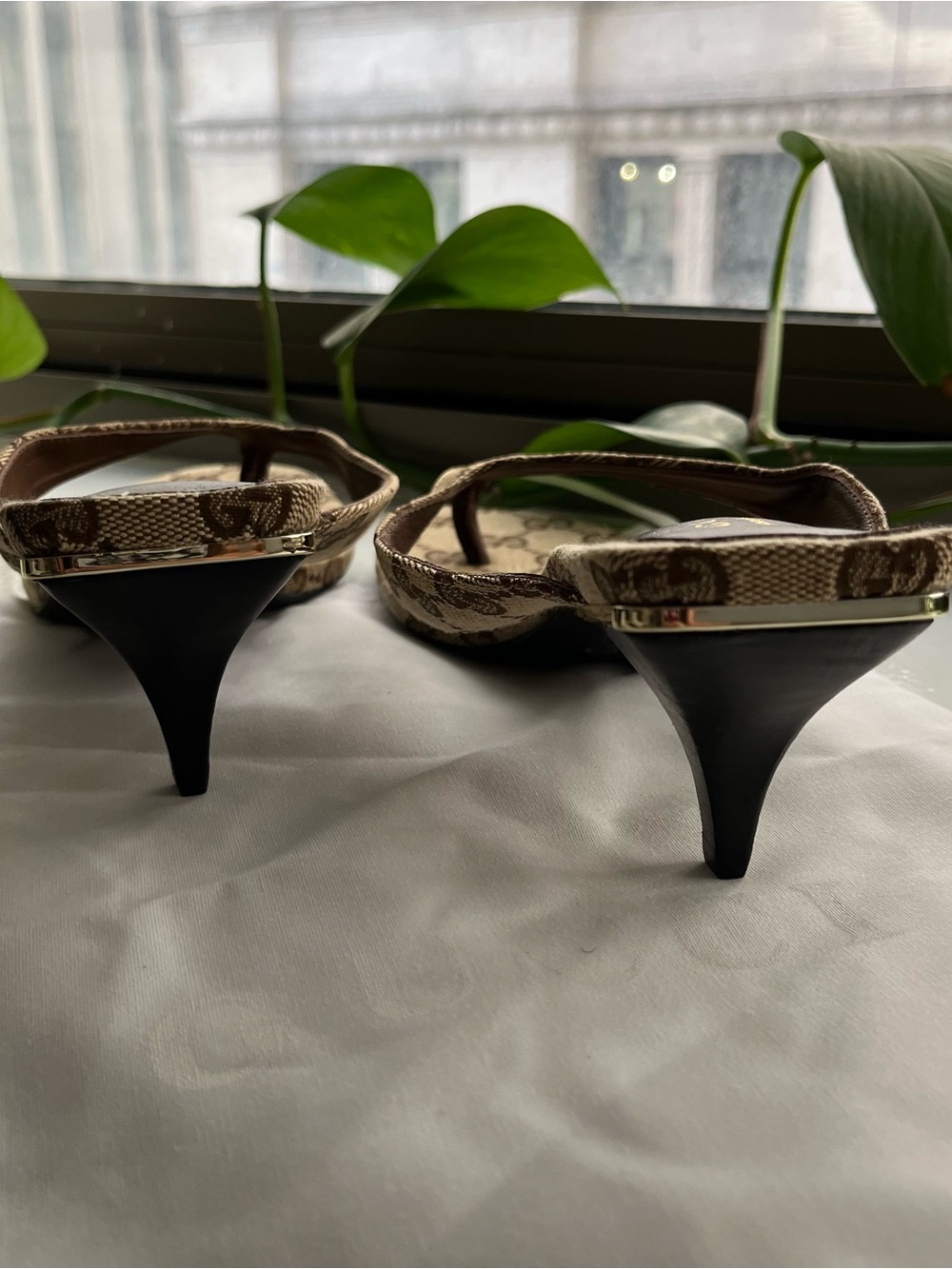 Gucci Thong Heel Sandals - Picture 7 of 8